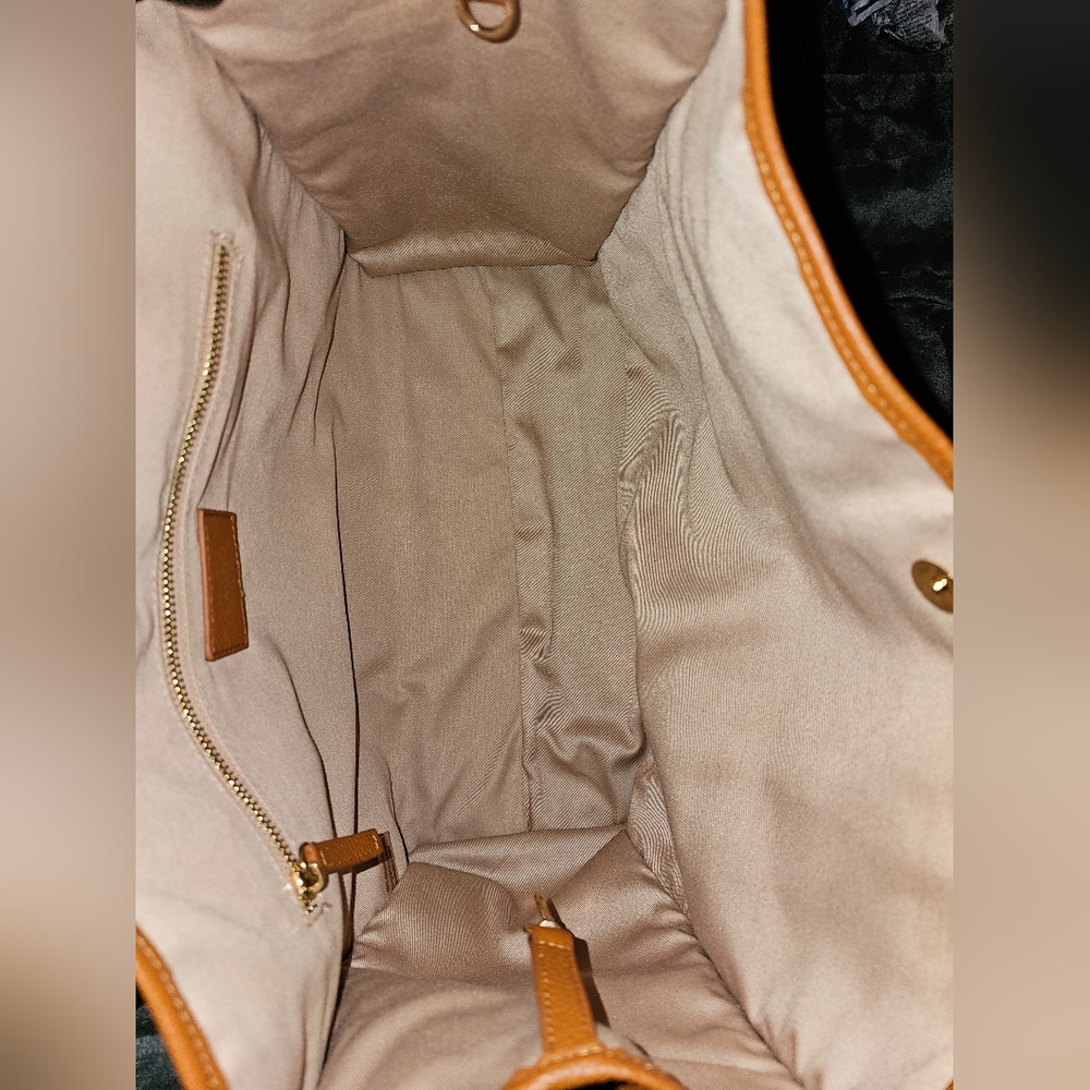 Classic Tan Leather Tote Bag with Tassel - Picture 11 of 16